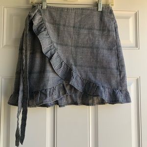 Black and white checkered wrap skirt size that ties on right side